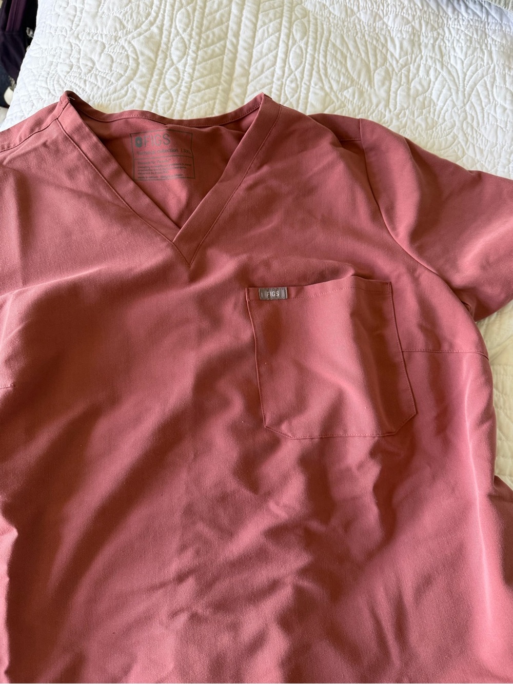 Figs Women’s scrubs 3x top and bottom